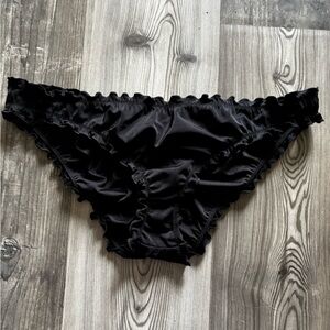 Women's L Shade & Shore bikini swimsuit bottom black ruffled scalloped